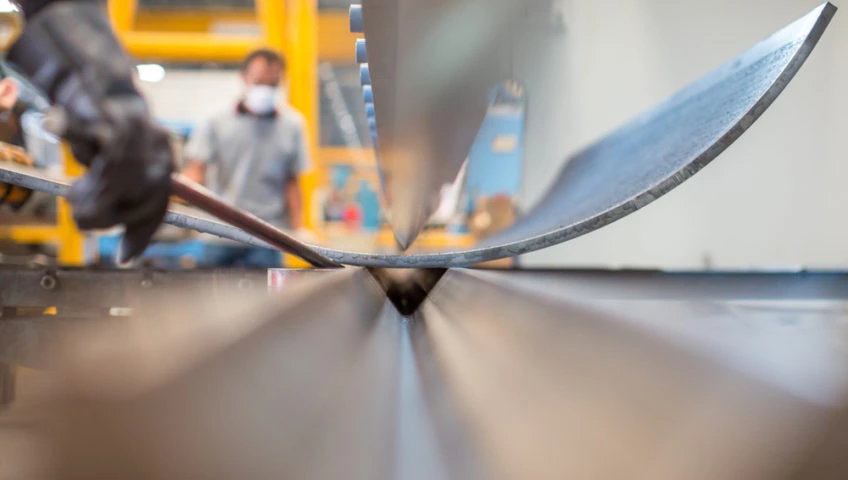 Гнуття металу